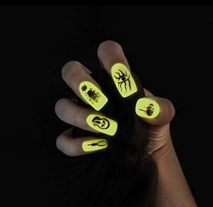 Halloween-Fingernaegel mit Klepepads, fluoreszierend